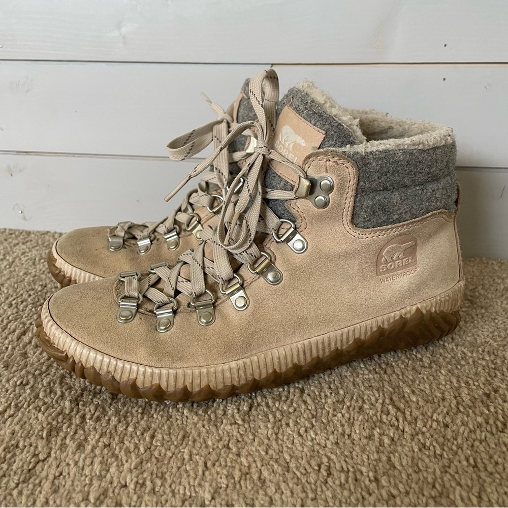 Sorel Out N About Beige Suede Women’s Lace-Up Ankle Boots 8 Waterproof Faux Fur